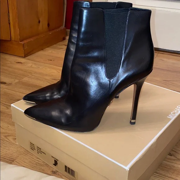 Michael Kors Andie Boots - Picture 3 of 12